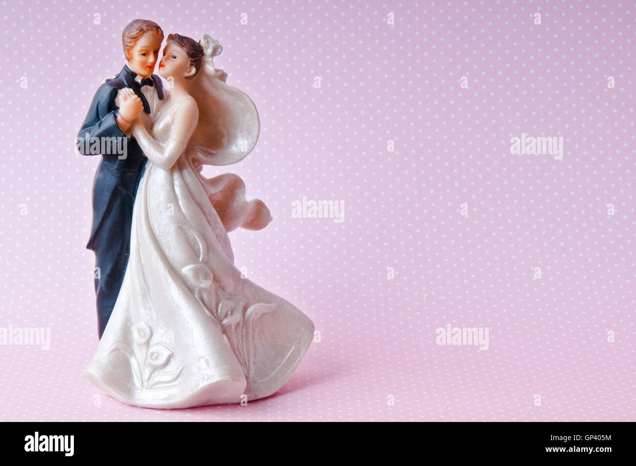 heterosexuelle Braut und Bräutigam Kuchen topper Stockfoto