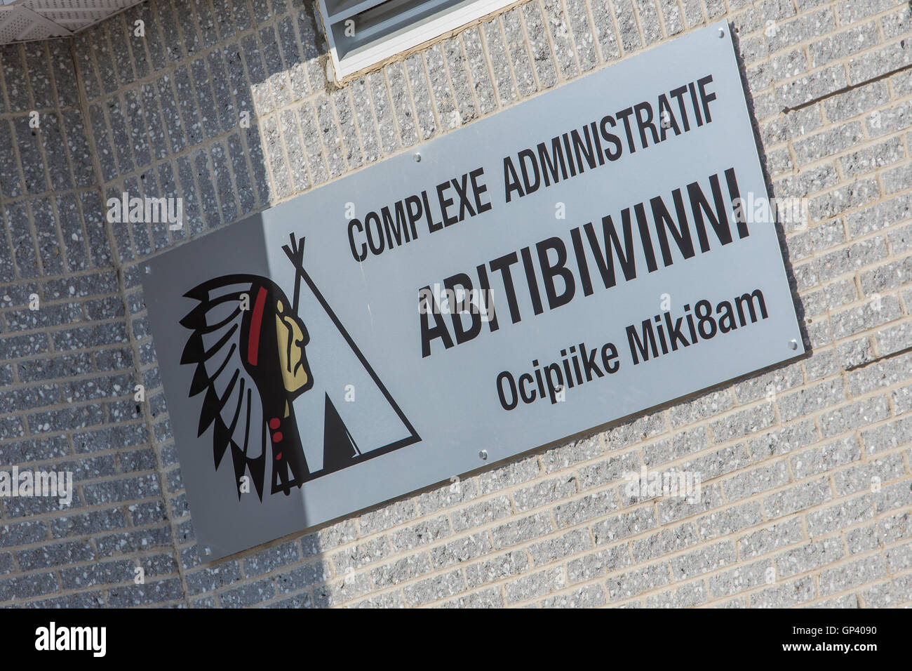 Verwaltungsgebäude ist in der indischen Reserve Pikogan, Heimat der Abitibiwinni First Nation, in der Nähe von Amos, Kanada W abgebildet. Stockfoto Verwaltungsgebäude ist in der indischen Reserve Pikogan, Heimat der Abitibiwinni First Nation, in der Nähe von Amos, Kanada W abgebildet. Stockfoto