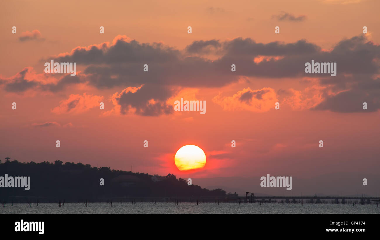 Wolken, Himmel, bunte, gestuften, konvektive, Stratus, Cumulus, Cirrus, Alto, Nimbus, Wolken, gelb, Wolken, rot, Orange, rosa, Stockfoto