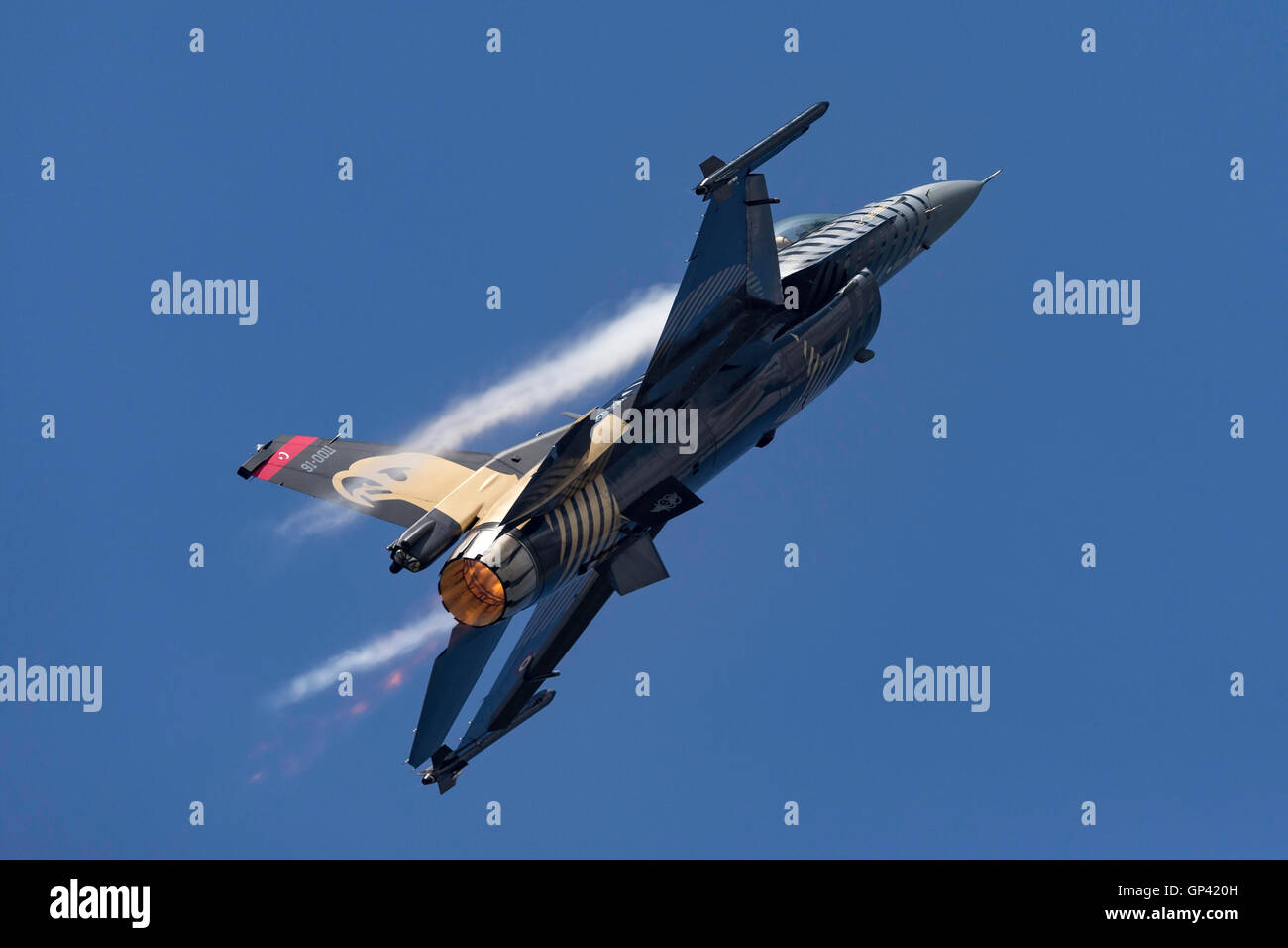 Türkische Luftwaffe (Türk Hava Kuvvetleri) General Dynamics F - 16CG Jet "Solo Türk" genannt. Stockfoto