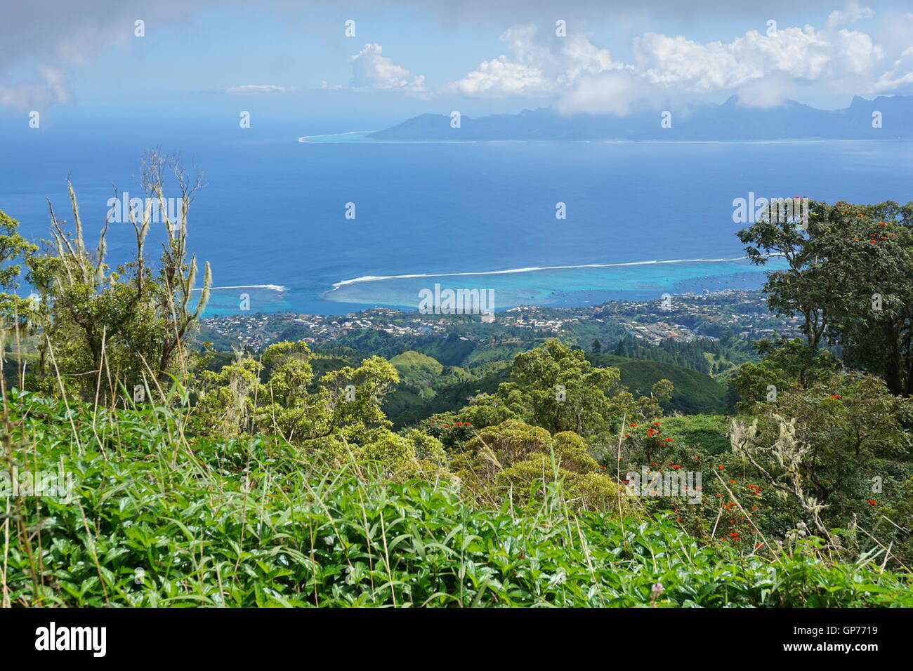 Sicht auf Punaauia und Moorea Insel aus den Bergen von Tahiti Insel, Französisch-Polynesien, Süd-Pazifik Stockfoto