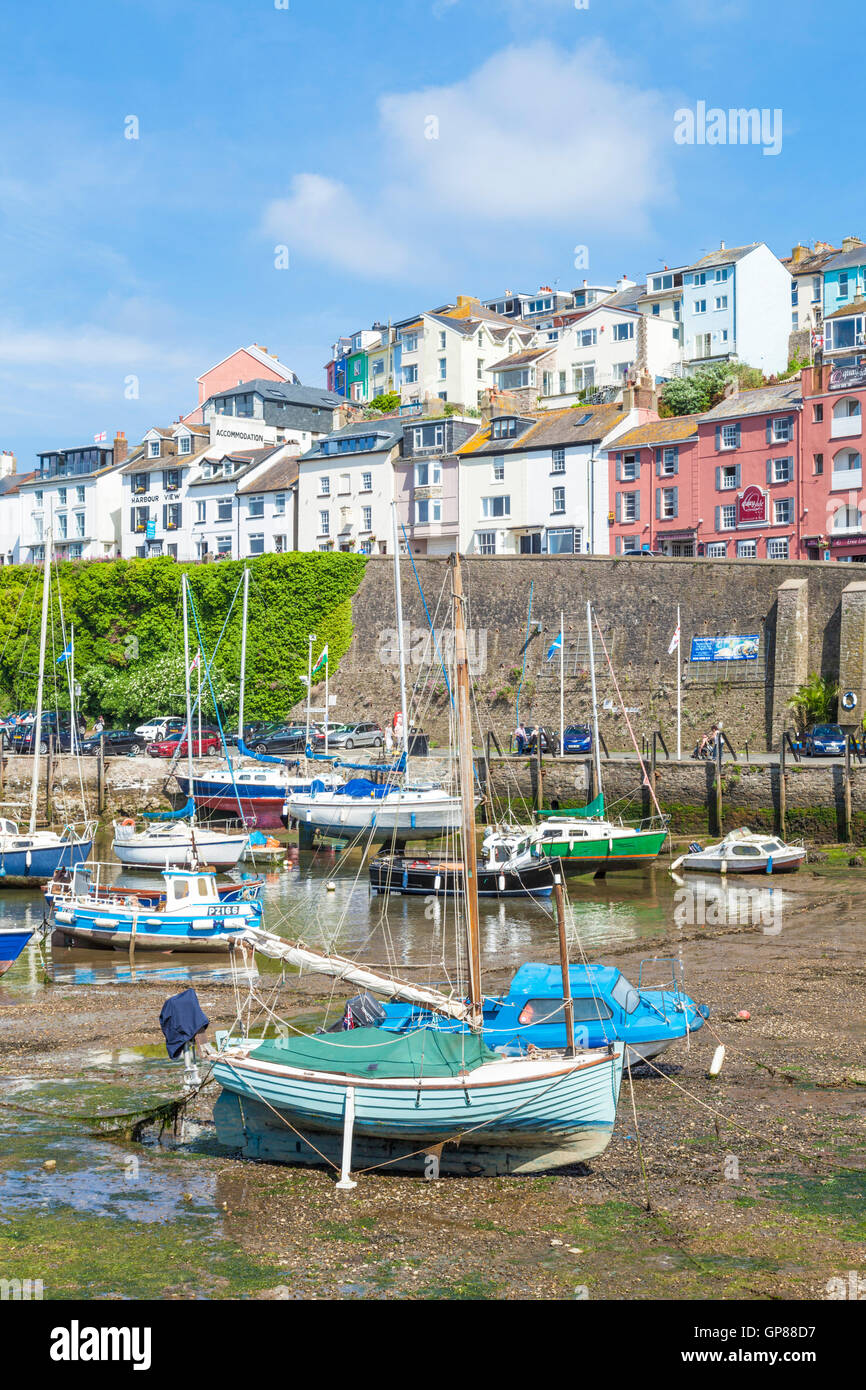 Brixham Harbour Brixham Devon Yachten und Fischerboote bei Ebbe Brixham Harbour Brixham Devon England GB Europa Stockfoto