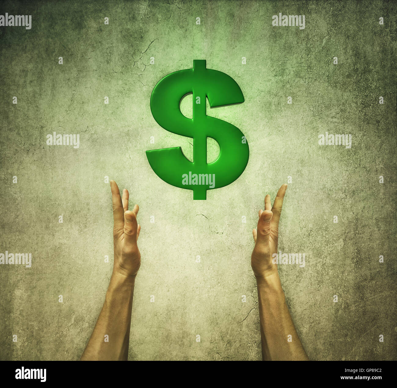 Nahaufnahme von zwei menschliche Hände halten ein grünes Dollarzeichen. Finanzkonzept Stockfoto