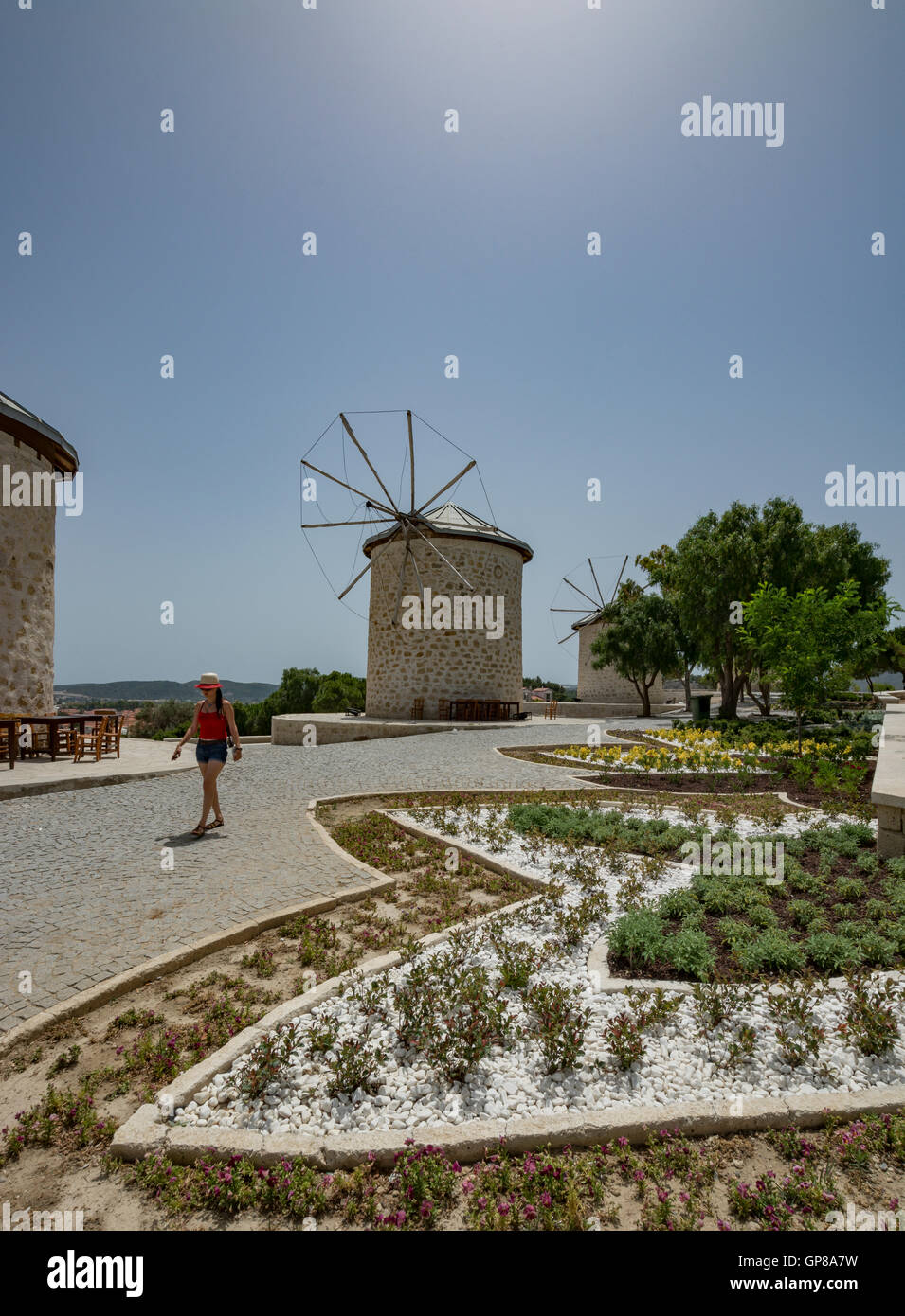 Historische Windmühlen in Alacati Dorf, Cesme, Izmir, ägäischen Küste der Türkei Stockfoto