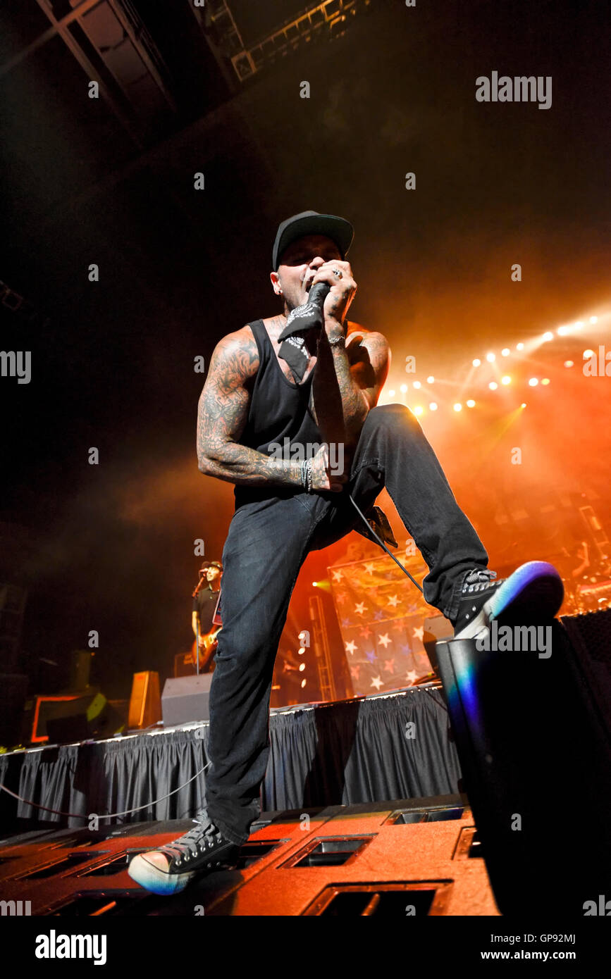 Las Vegas, Nevada, USA. 2. September 2016. Seth Brooks Binzer, besser bekannt unter seinem Künstlernamen Shifty Shellshock der Band Crazy Town auf der Bühne in der Orleans Arena - "Machen Amerika Rock wieder" Alternative Rock Music Tour - Credit: Ken Howard/Alamy Live News Stockfoto
