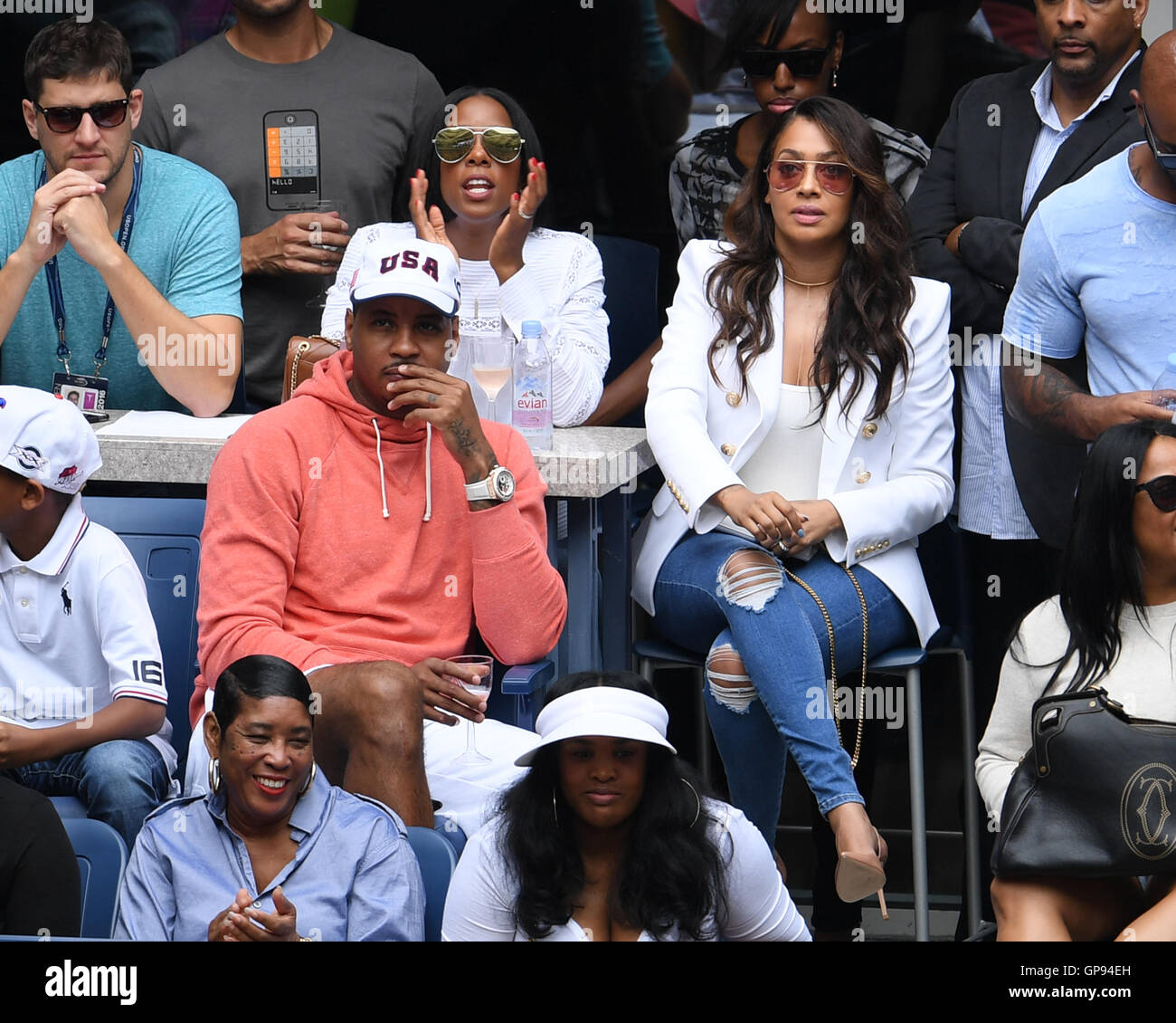 FLUSHING NY-SEPTEMBER 03: Carmelo Anthony, Lala Anthony und Kelly Rowland sind gerade Serena Williams Vs Johanna Larssonon Arthur Ashe Stadium im USTA Billie Jean King National Tennis Center auf 3. September 2016 in Flushing Queens gesichtet. Bildnachweis: mpi04/MediaPunch Stockfoto