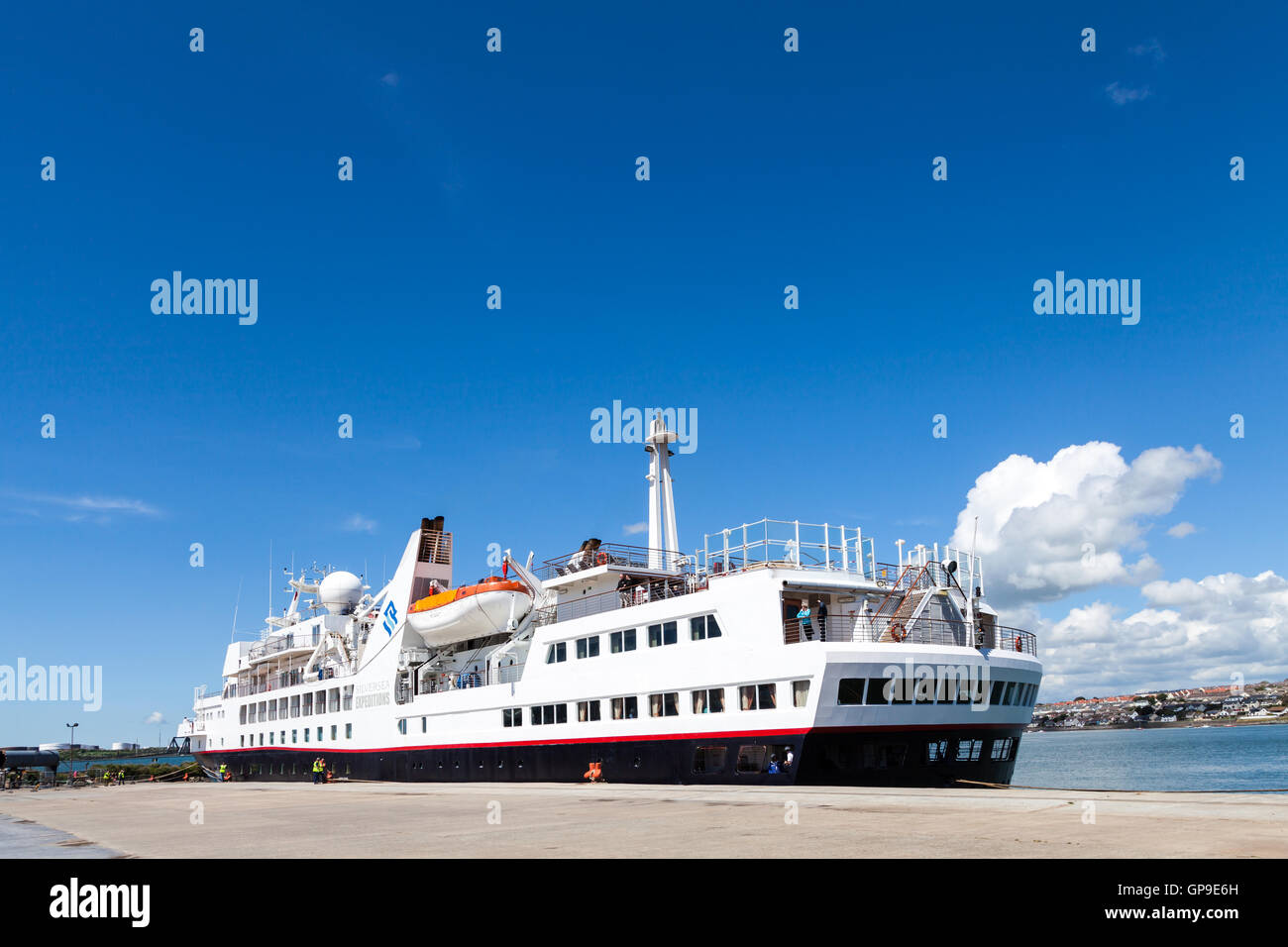 Silversea Cruises Silver Explorer Expeditionsschiff besucht Pembroke Dock in Wales. Stockfoto