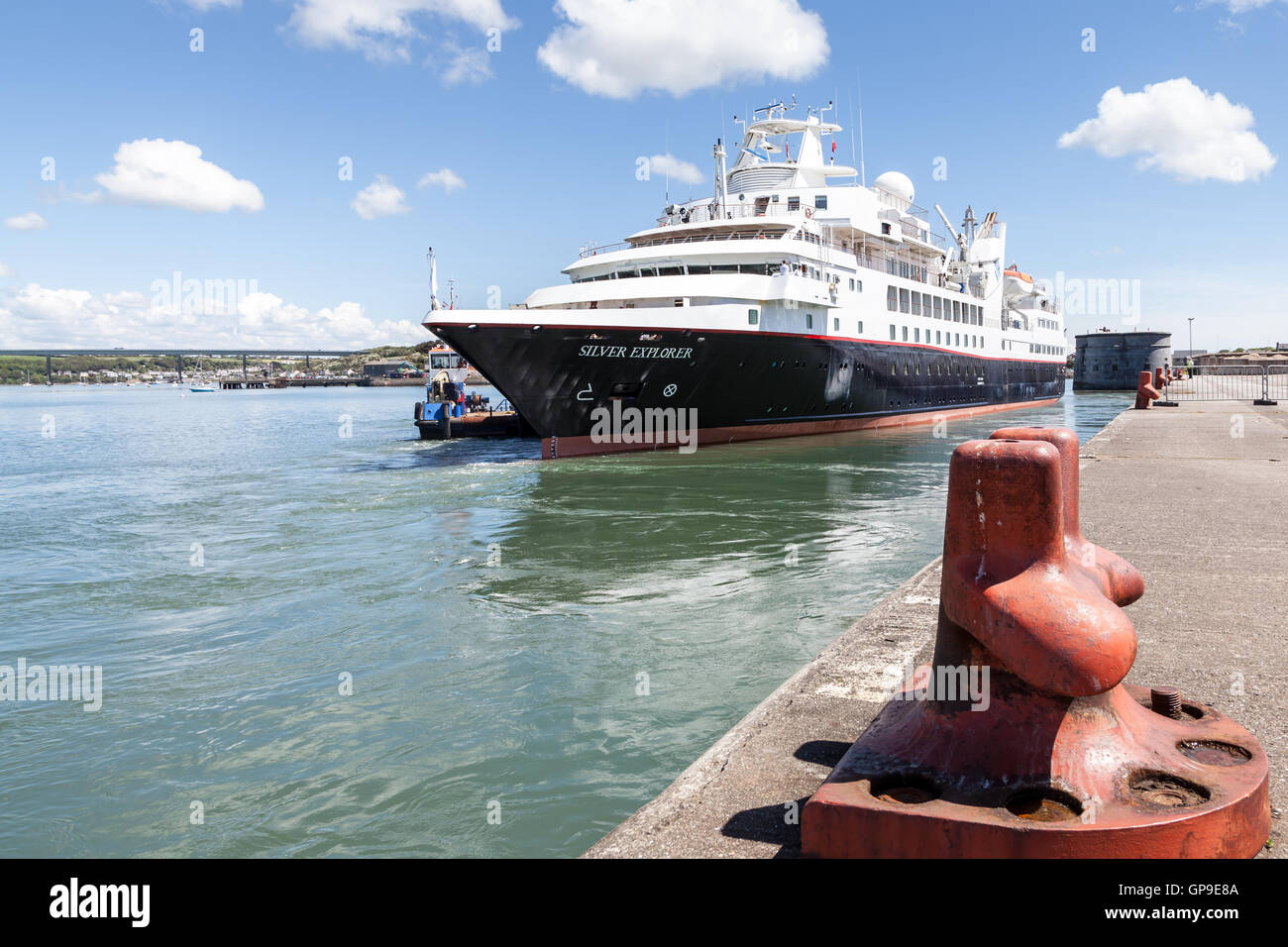 Silversea Cruises Silver Explorer Expeditionsschiff besucht Pembroke Dock in Wales. Stockfoto