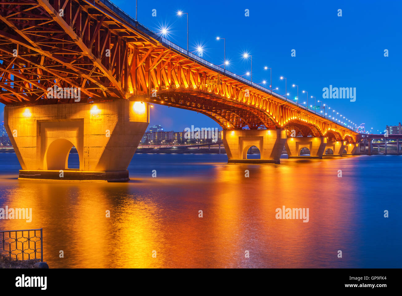 Seongsu Brücke bei Nigth in Seoul, Korea. Stockfoto