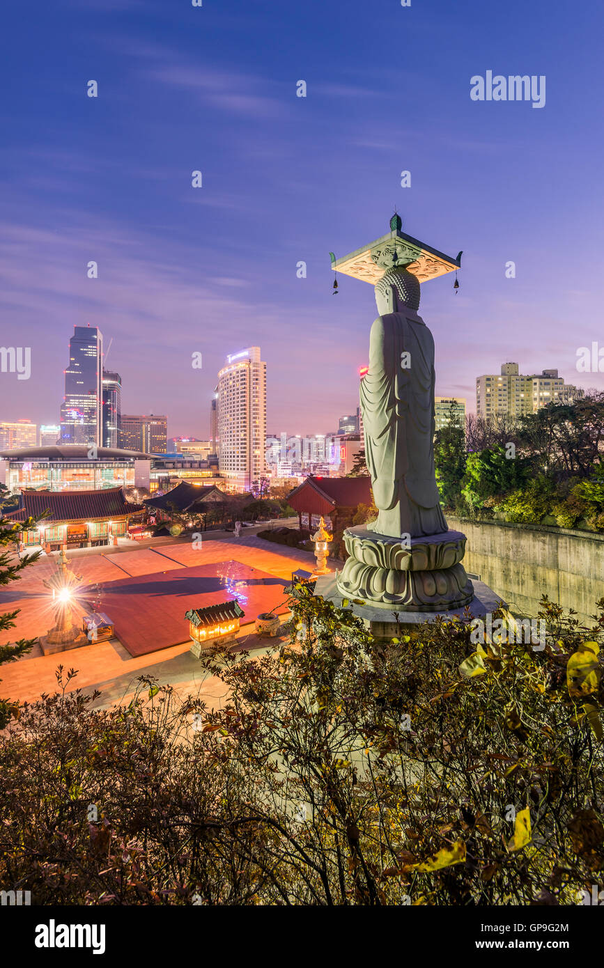 Bongeunsa-Tempel der Skyline der Innenstadt in Stadt Seoul, Südkorea. Stockfoto