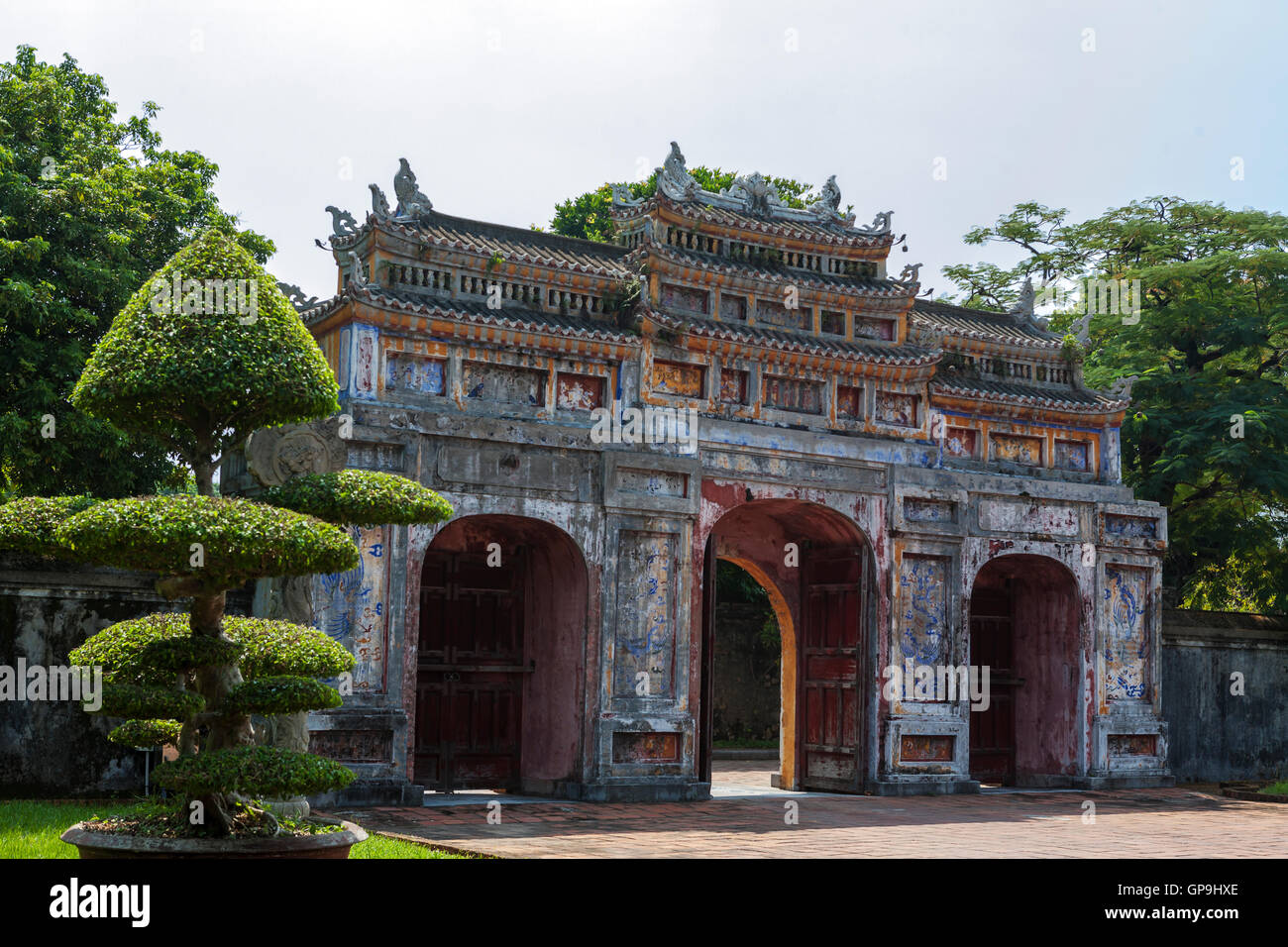 Tho Eingang Chi Mo Tor, Haupt zu den Dien Tho Palace, Imperial City, Hue, Vietnam Stockfoto