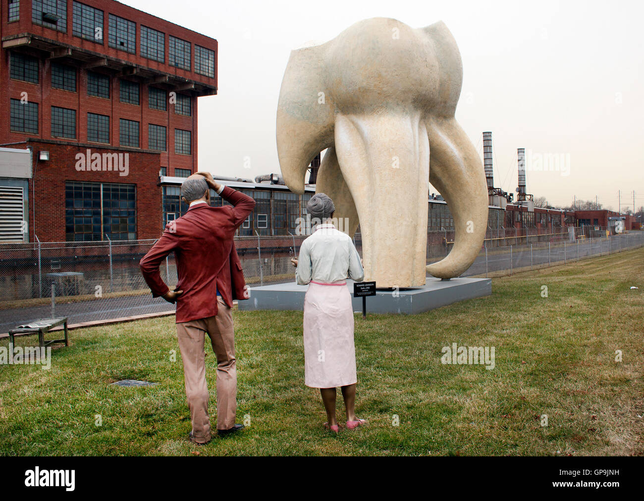 Riesigen Zähnen und Touristen Skulptur in Trenton, New Jersey Stockfoto