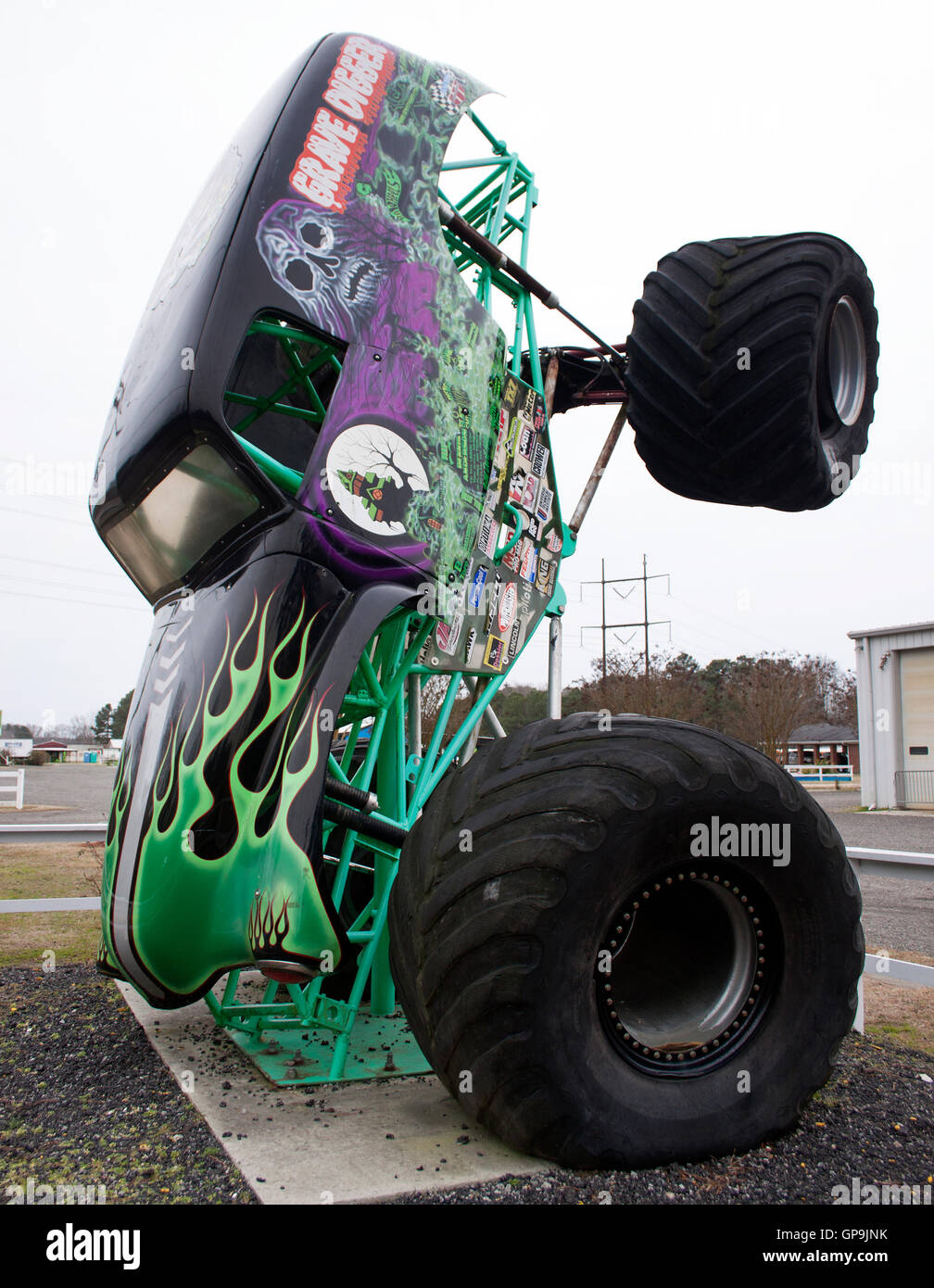 Monster Truck Grave Digger Museum in Poplar Branch, North Carolina, feiert legendäre Trucks, Motorsport-Geschichte und überdimensionalen Automobilspaß. Stockfoto