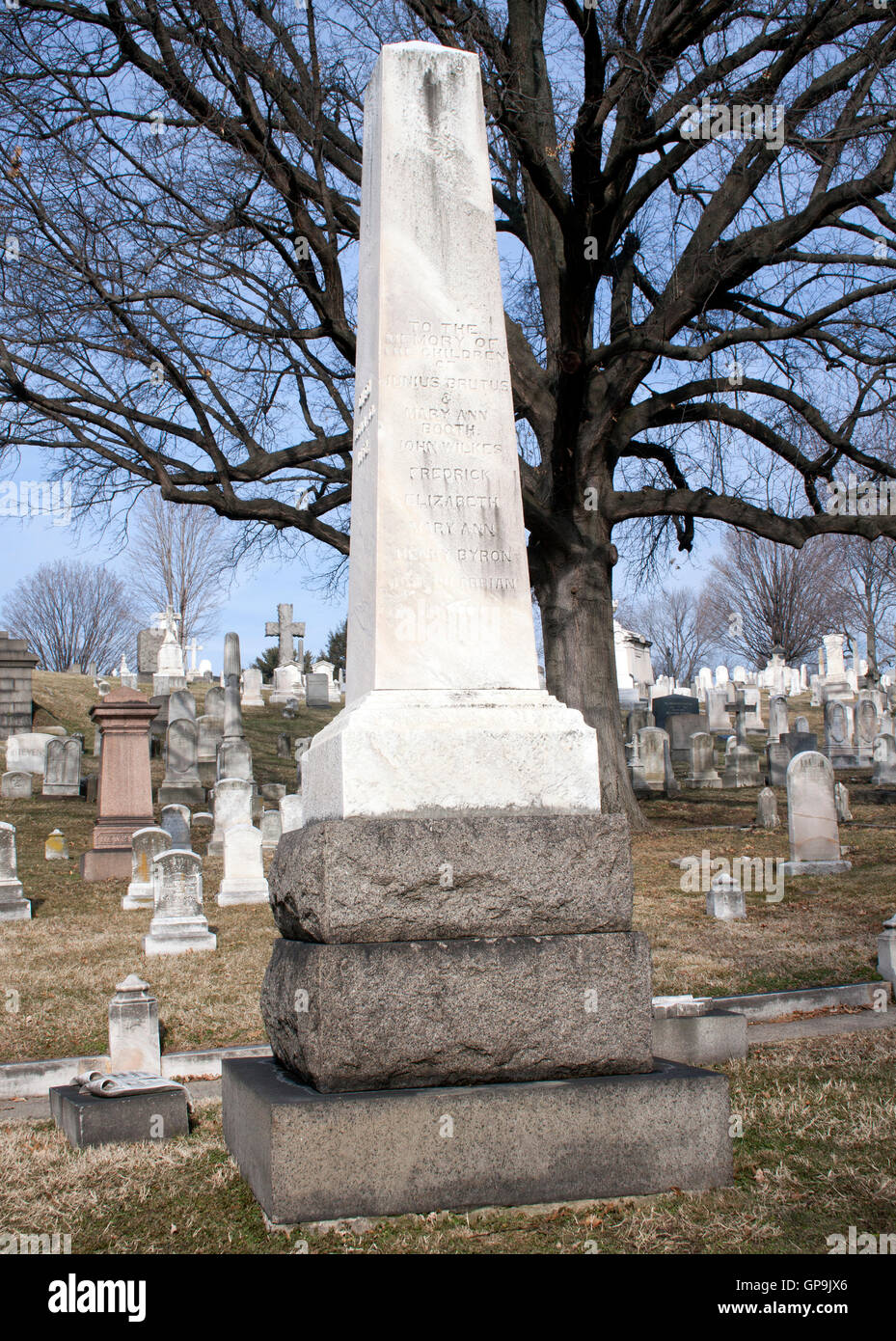 Das Grab von John Wilkes Booth, Lincolns Attentäter, liegt auf dem Grundstück der Familie Booth auf dem Green Mount Cemetery in Baltimore, Maryland. Stockfoto Das Grab von John Wilkes Booth, Lincolns Attentäter, liegt auf dem Grundstück der Familie Booth auf dem Green Mount Cemetery in Baltimore, Maryland. Stockfoto