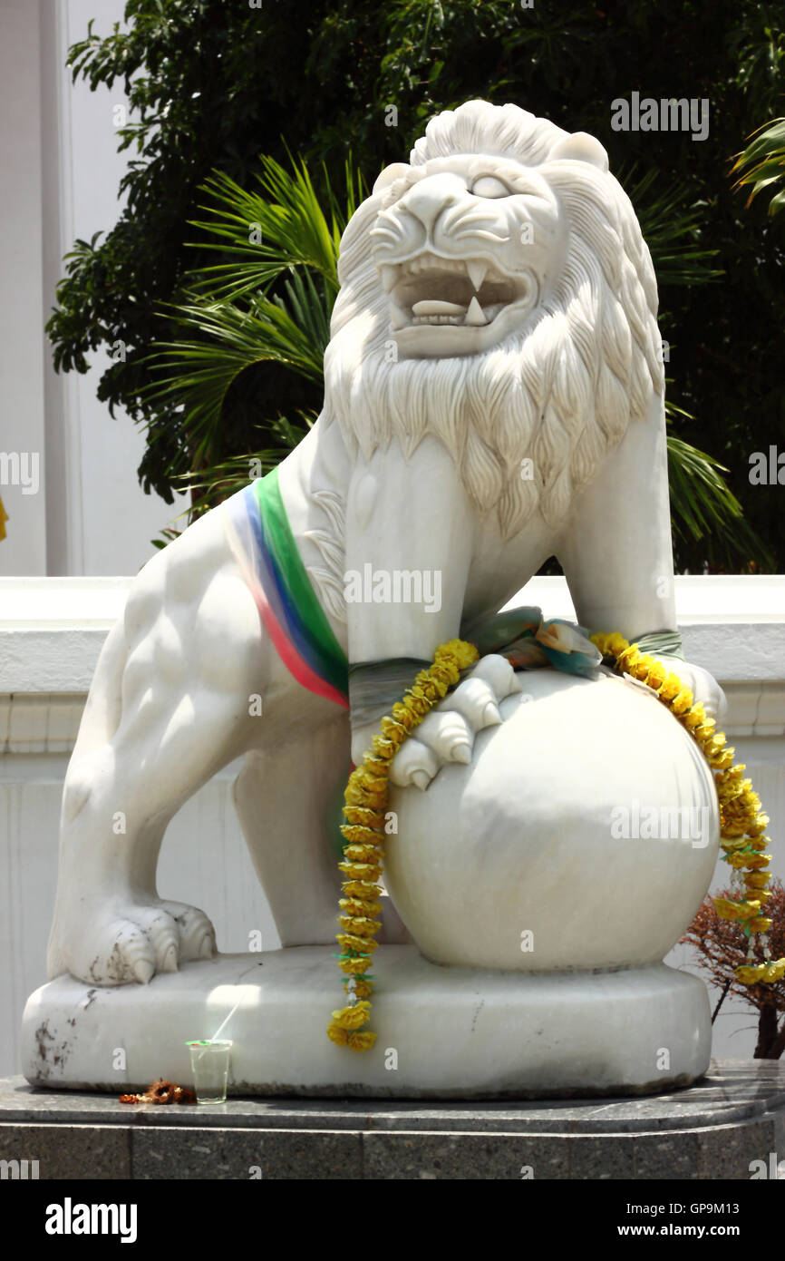 Lion Statue Ball China Stockfotos und bilder Kaufen Alamy