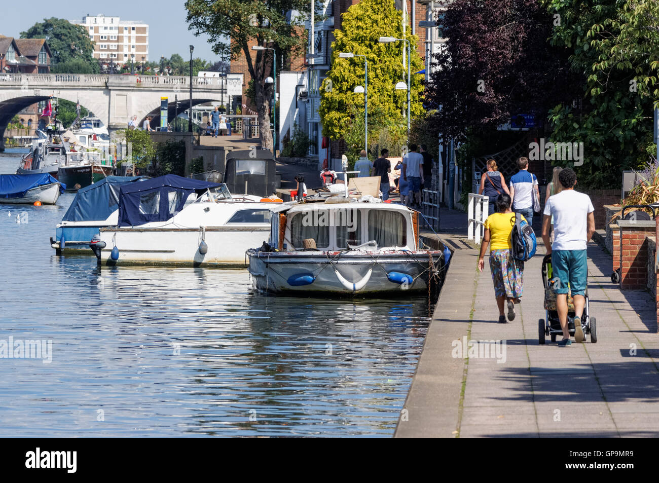 Themse am Flussufer in Kingston upon Thames, England, Vereinigtes Königreich UK Stockfoto