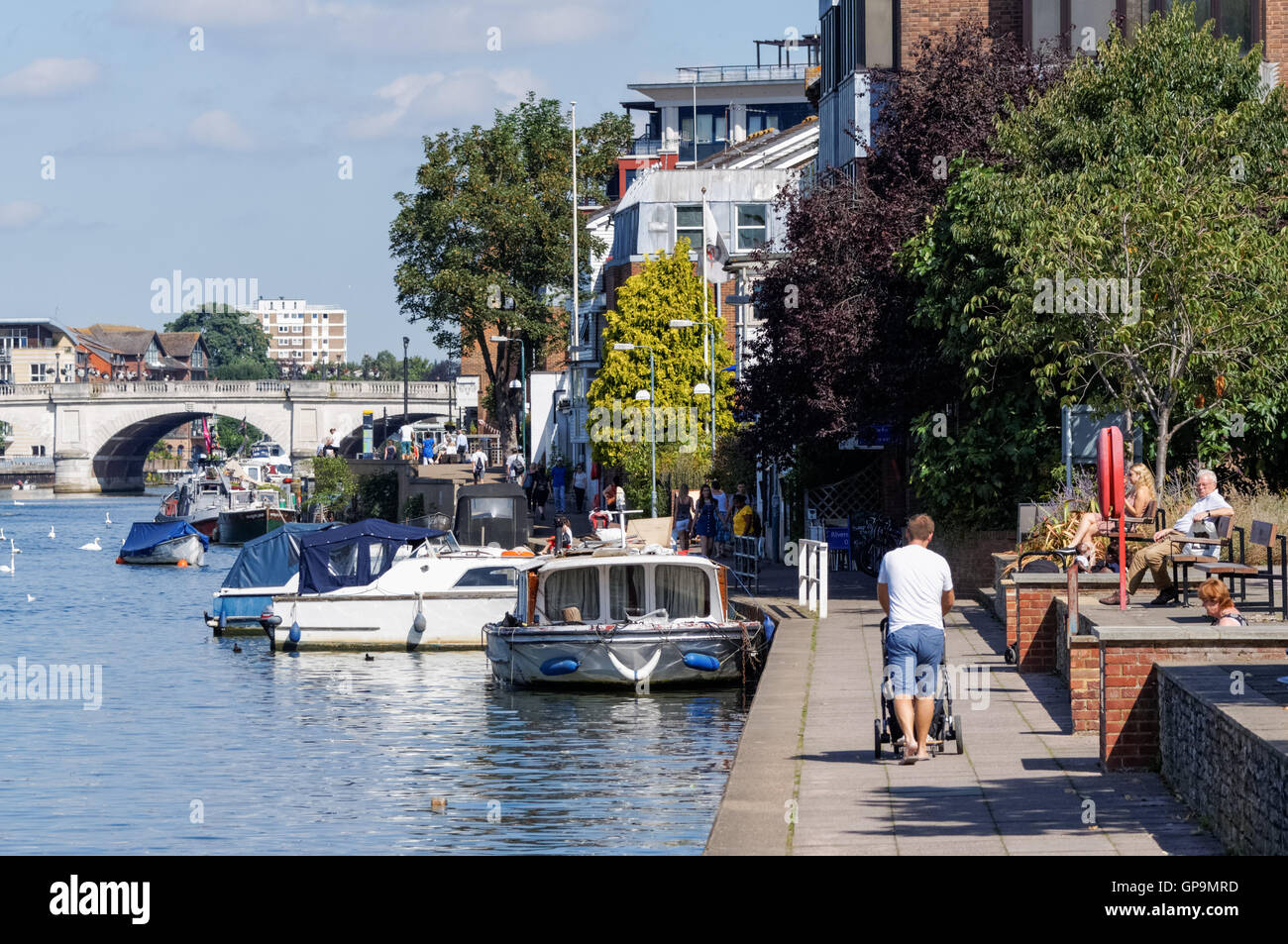 Themse am Flussufer in Kingston upon Thames, England, Vereinigtes Königreich UK Stockfoto