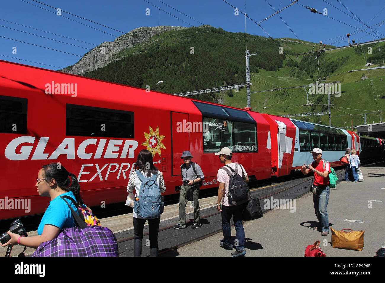 Glacier Express im Bahnhof, Schweiz Stockfoto