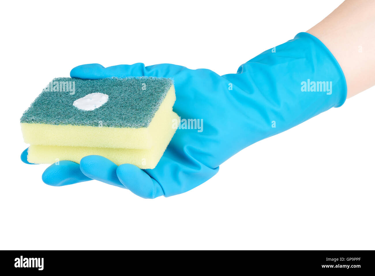 Hand in der blauen Handschuh mit Schwamm und einem Tropfen des Reinigers. Isoliert. Stockfoto