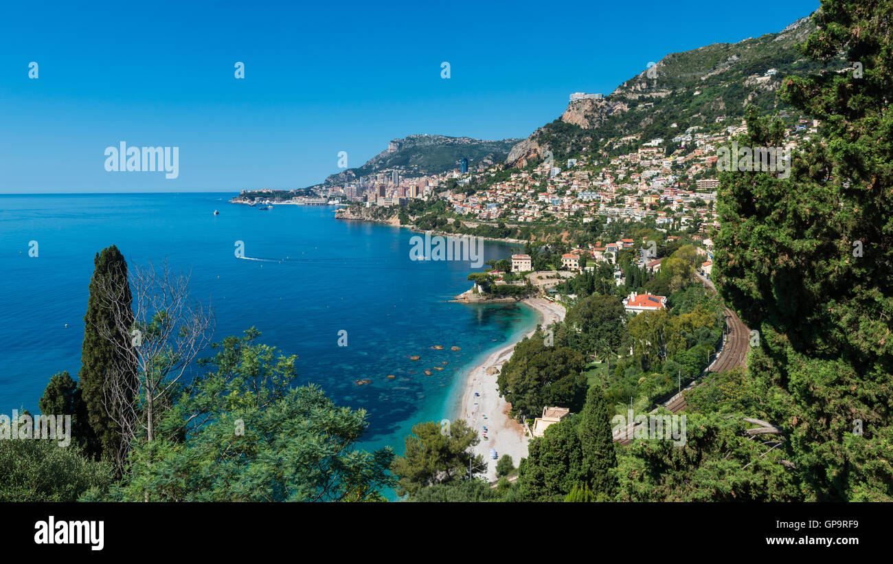 Bucht von Roquebrune Südfrankreich mit Monaco in der Ferne Stockfoto