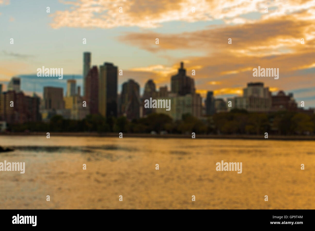 Blick auf moderne Wolkenkratzer in New York City Stockfoto