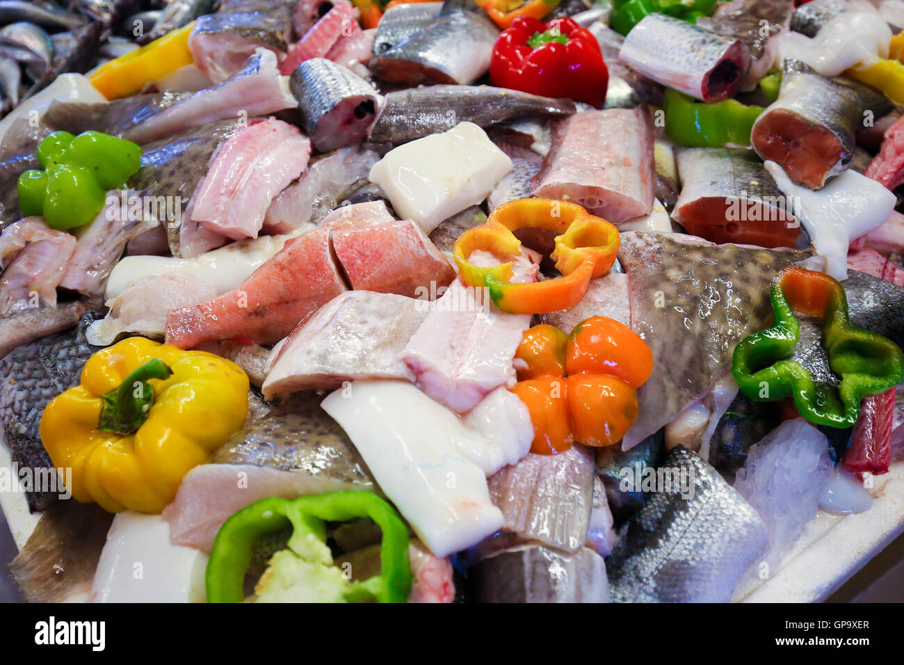 Auswahl an frischem Fisch auf dem Fischmarkt in Centro Costa Nova, Aveiro, Portugal Stockfoto