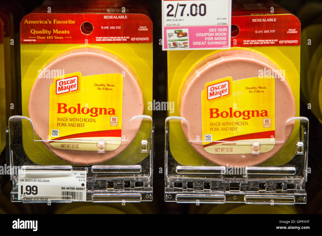 Pakete von Oscar Mayer Marke Bologna Fleisch in einem Lebensmittelgeschäft Stockfoto