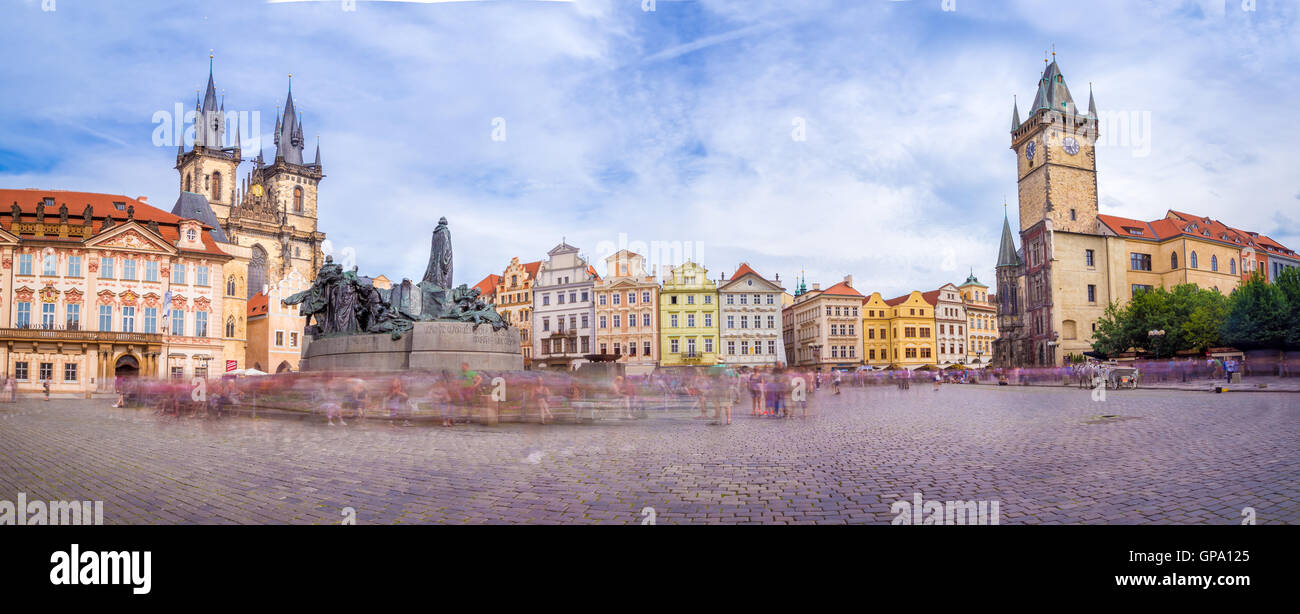 Der Altstädter Ring ist der größte Platz in Prag, Tschechien. Es beherbergt einige der berühmten Sehenswürdigkeiten: die Altstadt Stockfoto