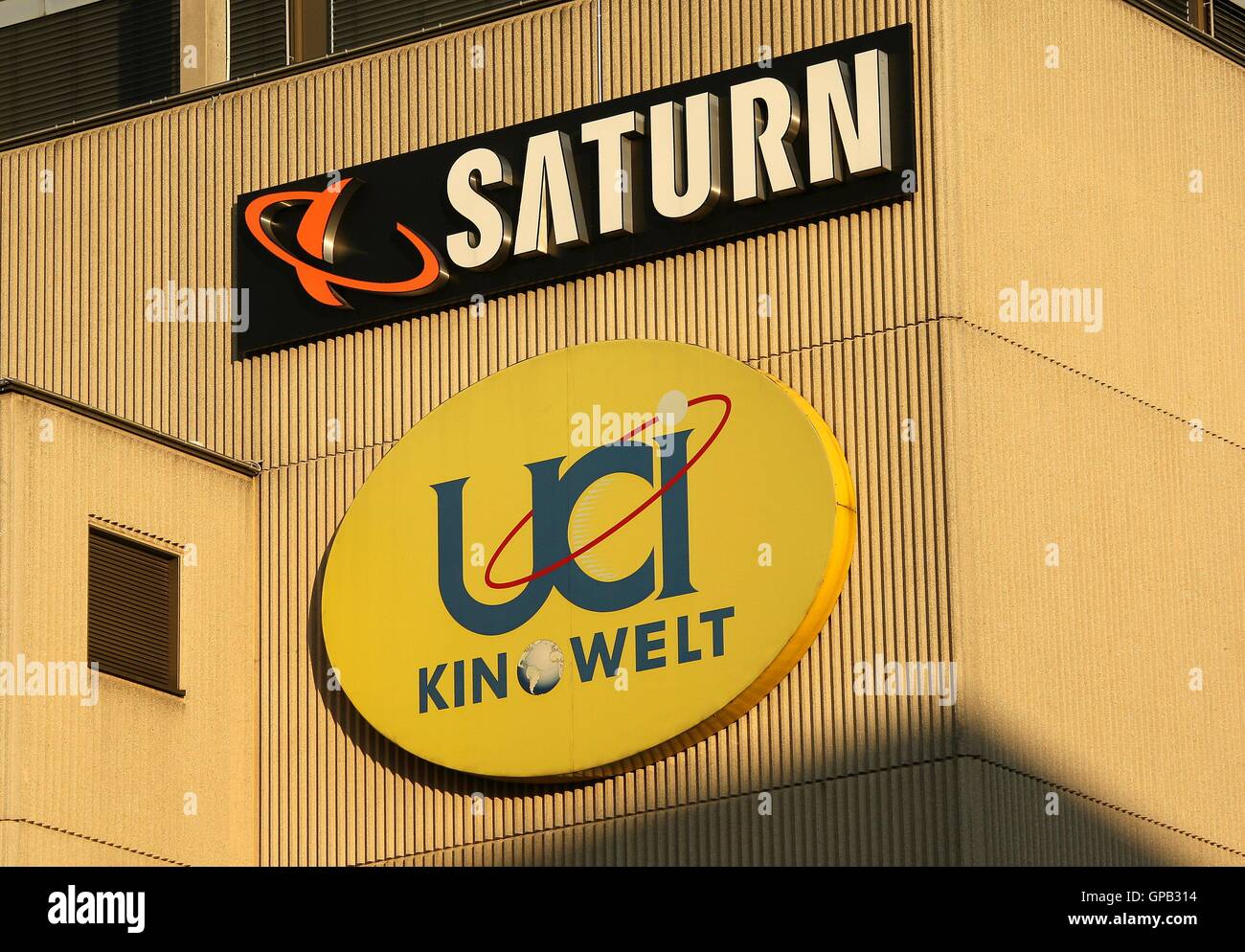 Saturn-IC-Kino im Hurth-Park-Einkaufsviertel im Hurth-Gebiet in der Stadt Köln Koln Nordrhein-Westfalen Deutschland EU 2015 Stockfoto