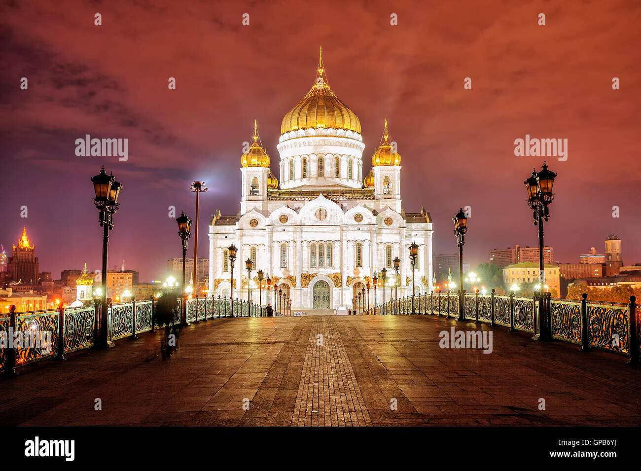 Goldene Kuppeln von Christus dem Erlöser-Kathedrale Glühen in Nachtlichter, Moskau, Russland Stockfoto