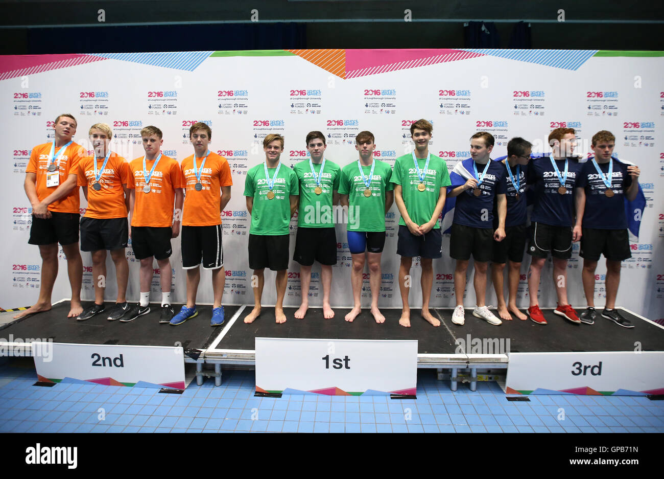 (links-rechts) Team England, Team Irland und Team Schottland Südosten nehmen ihre Position auf dem Podium für die Männer 800 m Freistil-Staffel, tagsüber drei der Spiele 2016 Schule am Teich Schmiede, Sheffield. PRESSEVERBAND Foto. Bild Datum: Samstag, 3. September 2016. Bildnachweis sollte lauten: Steven Paston/PA Wire Stockfoto