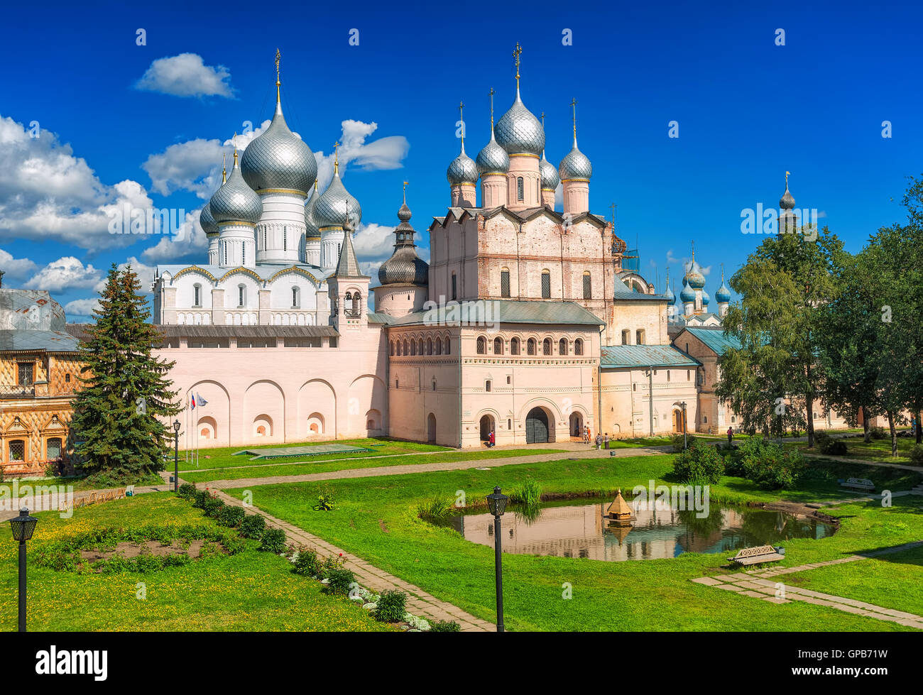Russische orthodoxe Kathedralen im Rostower Kreml, Goldener Ring, Russland Stockfoto
