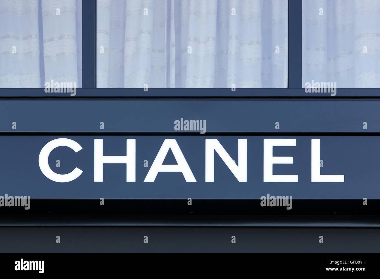Chanel-Logo an der Wand Stockfoto