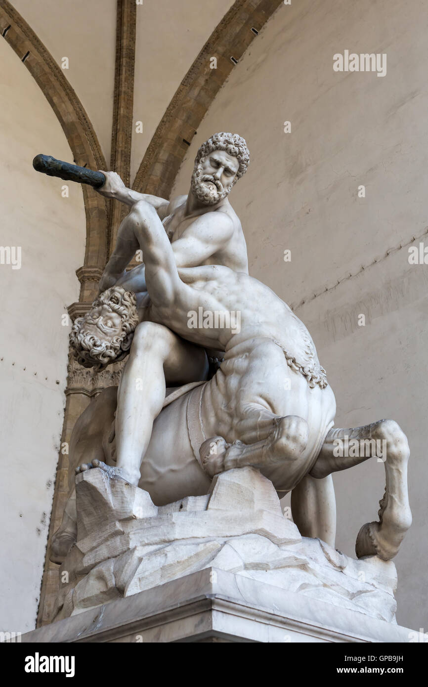 Statue des Herkules und Nessus in der Loggia dei Lanzi in Florenz, Italien Stockfoto