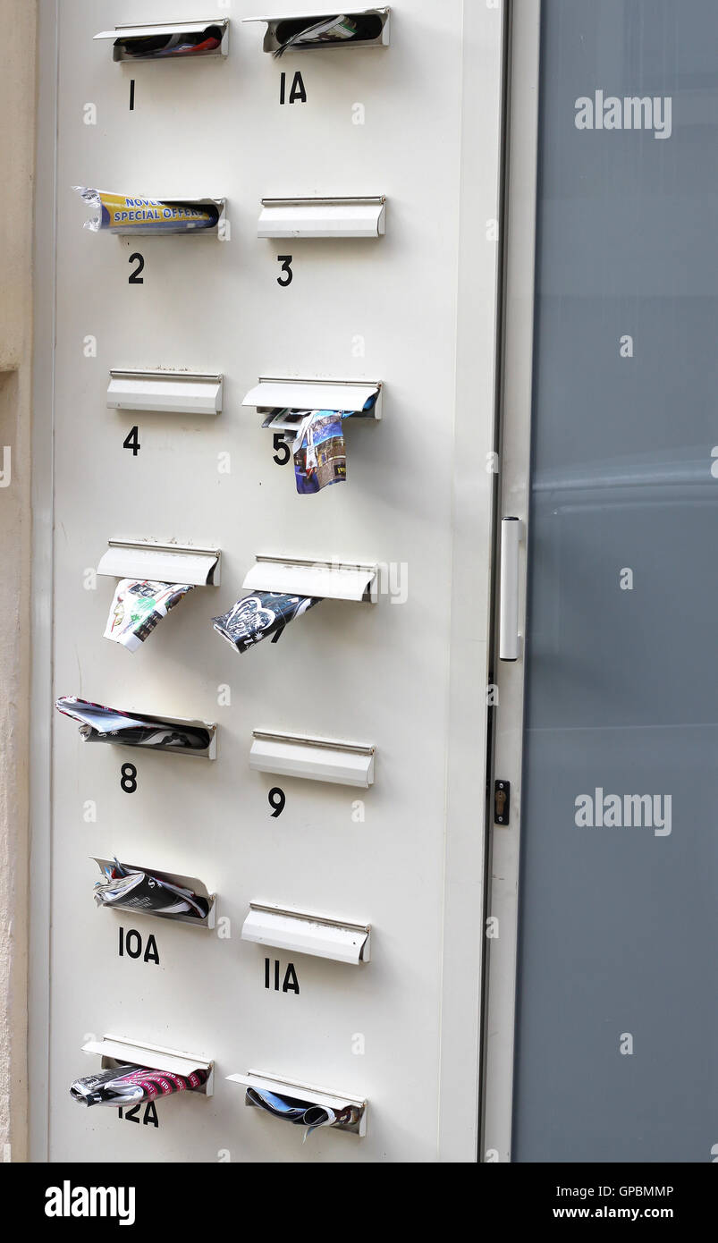 Direct Mail im Briefkasten Stockfoto