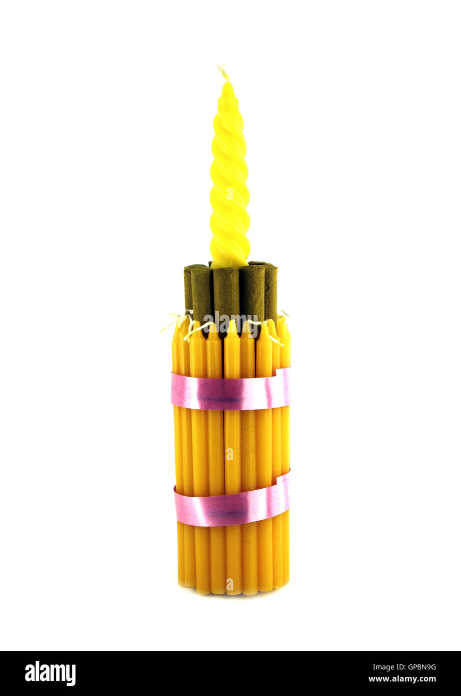Weihrauch und Kerzen auf weißem Hintergrund für Loy Kratong festival Stockfoto