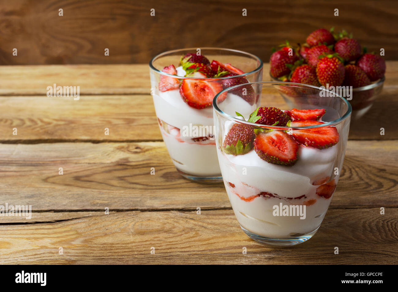 Dessert erdbeere -Fotos und -Bildmaterial in hoher Auflösung – Alamy