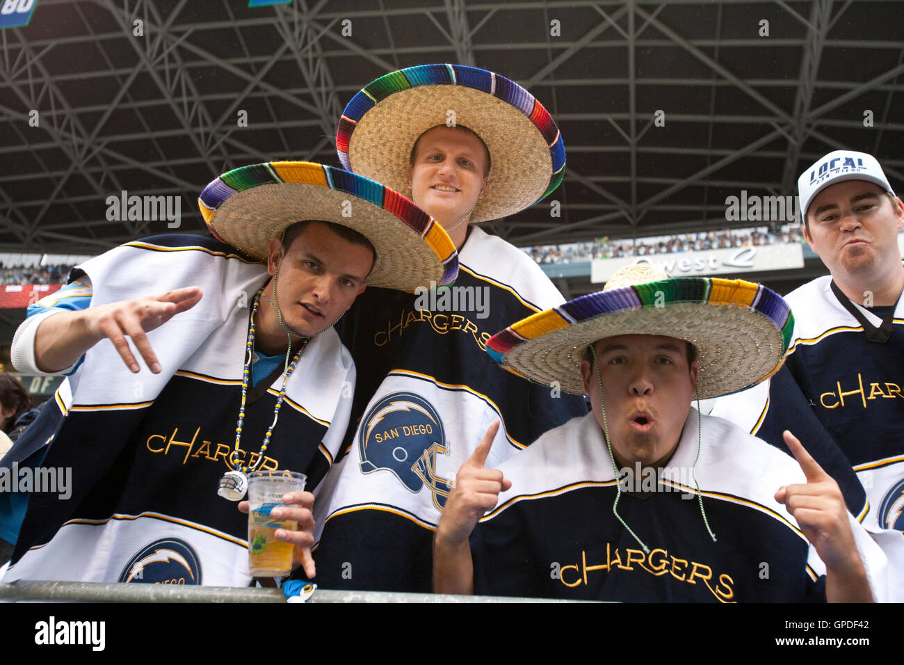 September 2010; Seattle, WA, USA; San Diego Chargers Fans im vierten Quartal gegen die Seattle Seahawks im Qwest Field. Seattle besiegte San Diego mit 27:20. Stockfoto