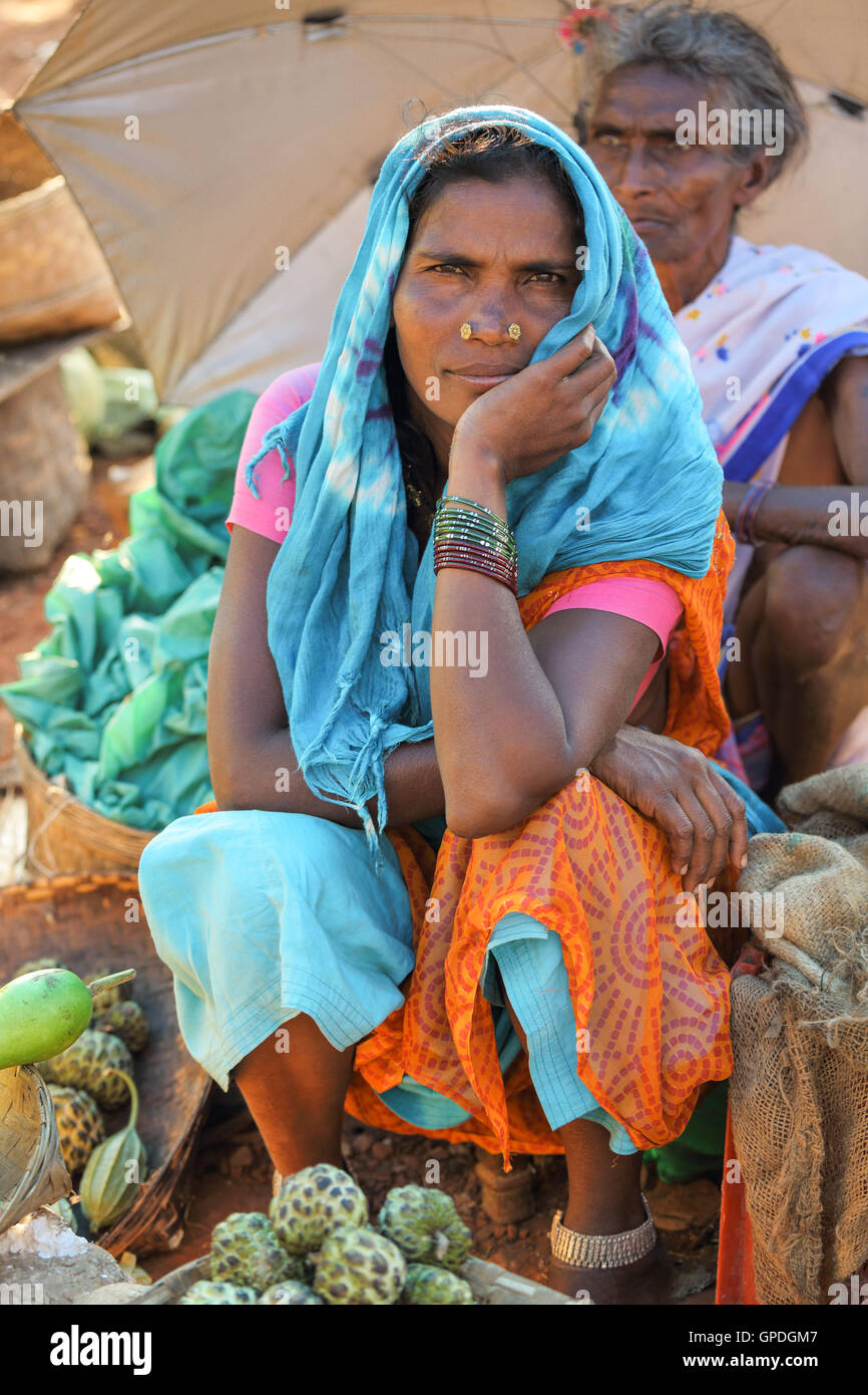 Muria Stamm, Stammesfrau, Haat Markt, Haat Bazaar, Jagdalpur, Bastar, Chhattisgarh, Indien, Asien Stockfoto