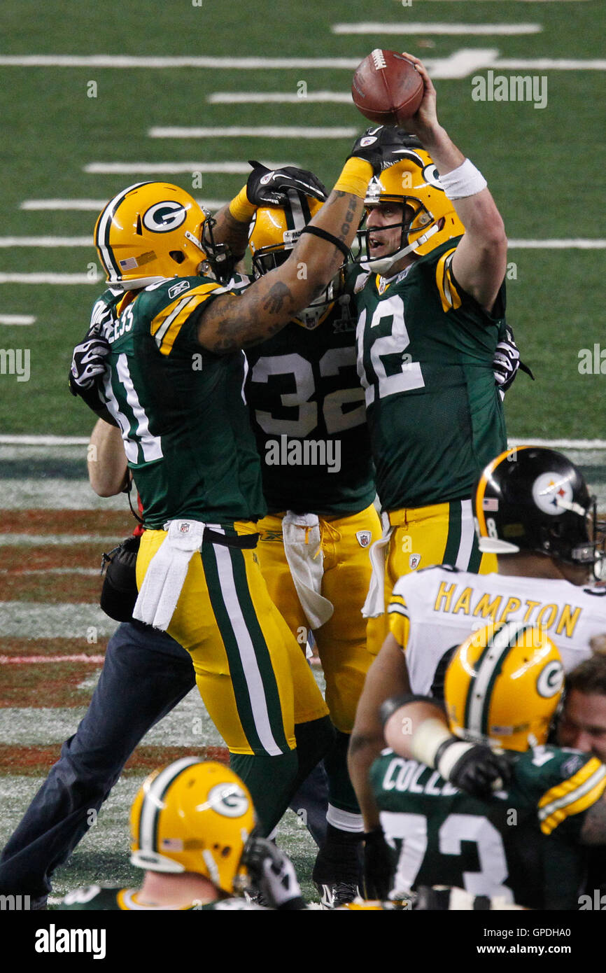 6. Februar 2011; Arlington, TX, USA; Green Bay Packers quarterback Aaron Rodgers (12) und Runningback Brandon Jackson (32) und Andrew Quarless (81)-Tight-End feiern auf dem Feld nach dem Super Bowl XLV gegen die Pittsburgh Steelers im Cowboys Stadium.  GRE Stockfoto