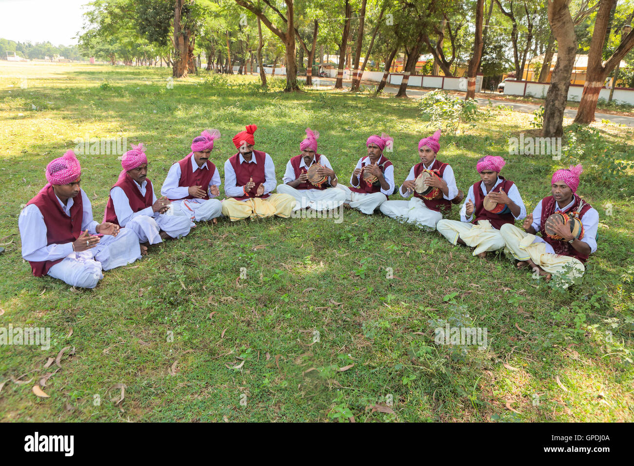 Stammesmusiker, die Volksmusik spielen, Jagdalpur, Bastar, Chhattisgarh, Indien, Asien Stockfoto