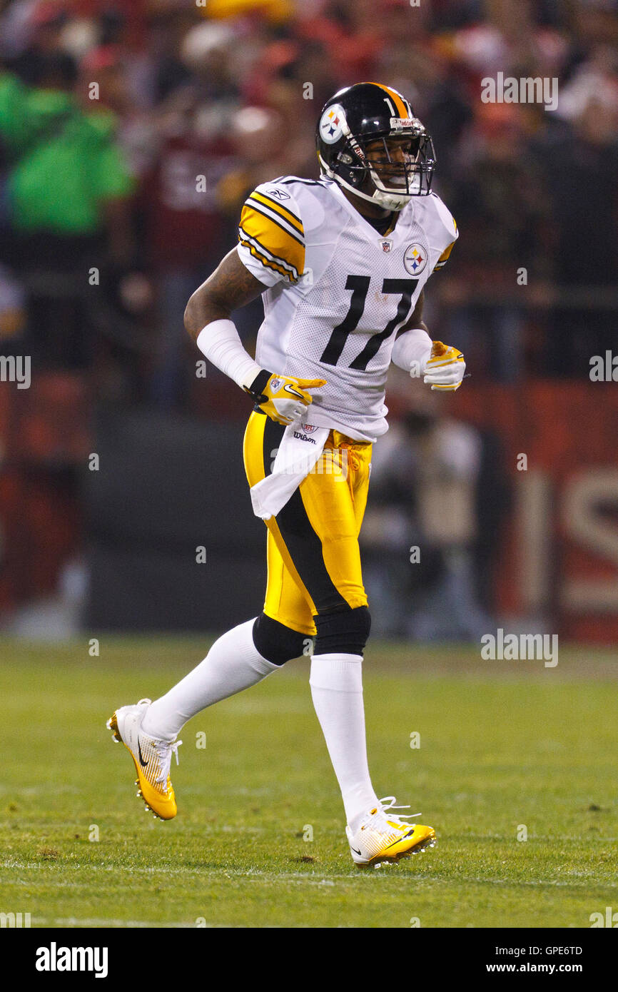 19. Dezember 2011; San Francisco, CA, USA; Pittsburgh Steelers Wide Receiver Mike Wallace (17) reiht für ein Spiel gegen die San Francisco 49ers im ersten Quartal im Candlestick Park. San Francisco besiegten Pittsburgh 20-3. Stockfoto