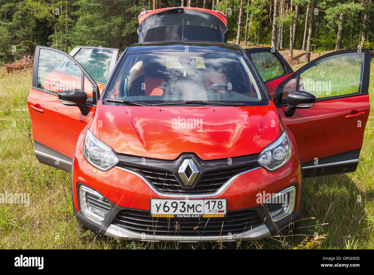 Noworossijsk, Russland - 19. August 2016: Renault Kaptur Vorderansicht. Es ist die russische Version des Crossover-Kleinwagen Renault Captur Stockfoto