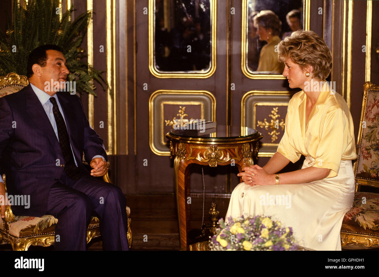 Prinzessin Diana von Wales, bei einem Besuch in Ägypten im Jahr 1992, trifft sich der ägyptische Präsident Hosni Mubarak. Stockfoto