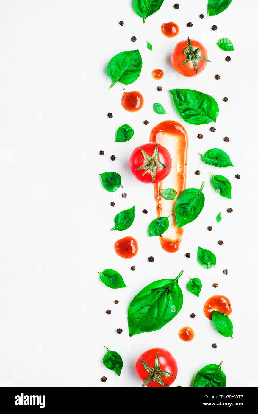 Basilikum-Muster mit Tomaten Stockfoto