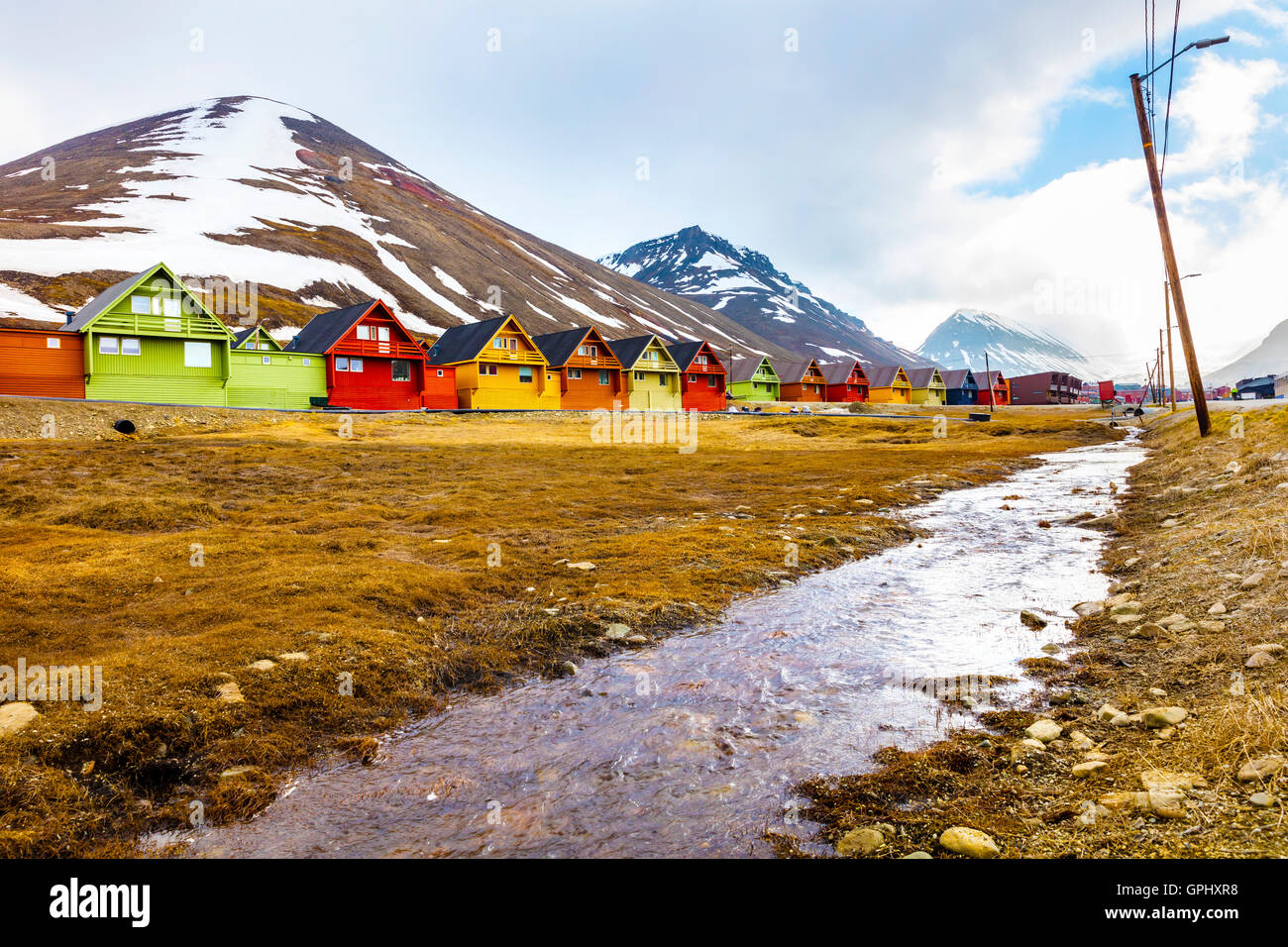 Bunte Holzhäuser in Longyearbyen auf Svalbard Stockfoto