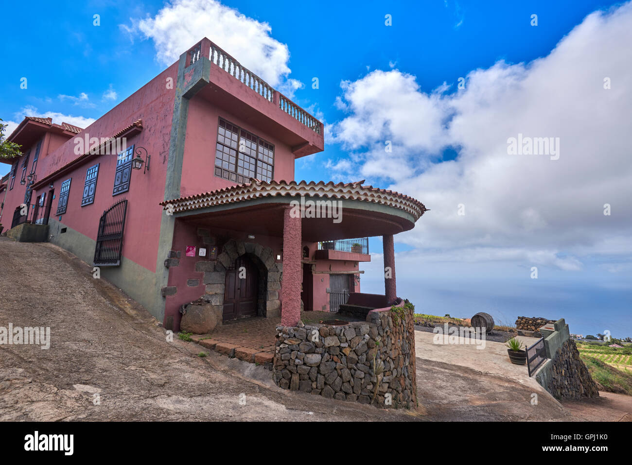 Weinprobe auf dem Weingut Bodegas Monje. Besuchen Sie eines der renommiertesten Weingüter in Teneriffa Stockfoto