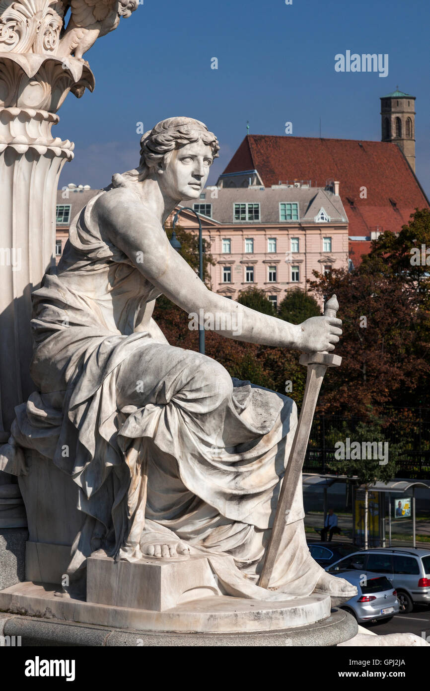Statue am österreichischen Parlamentsgebäude in Wien, Österreich Stockfoto