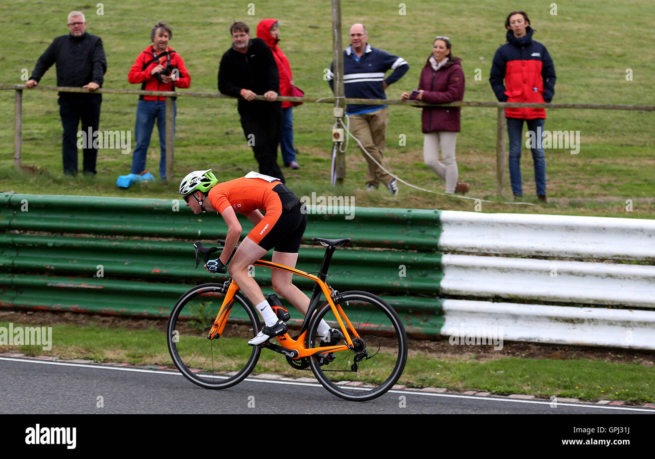 Oliver Thomas in Aktion während der Para-Straßenrennen tagsüber vier der Schule Spiele 2016 an der Loughborough University, Loughborough. PRESSEVERBAND Foto. Bild Datum: Sonntag, 4. September 2016. Bildnachweis sollte lauten: Steven Paston/PA Wire Stockfoto