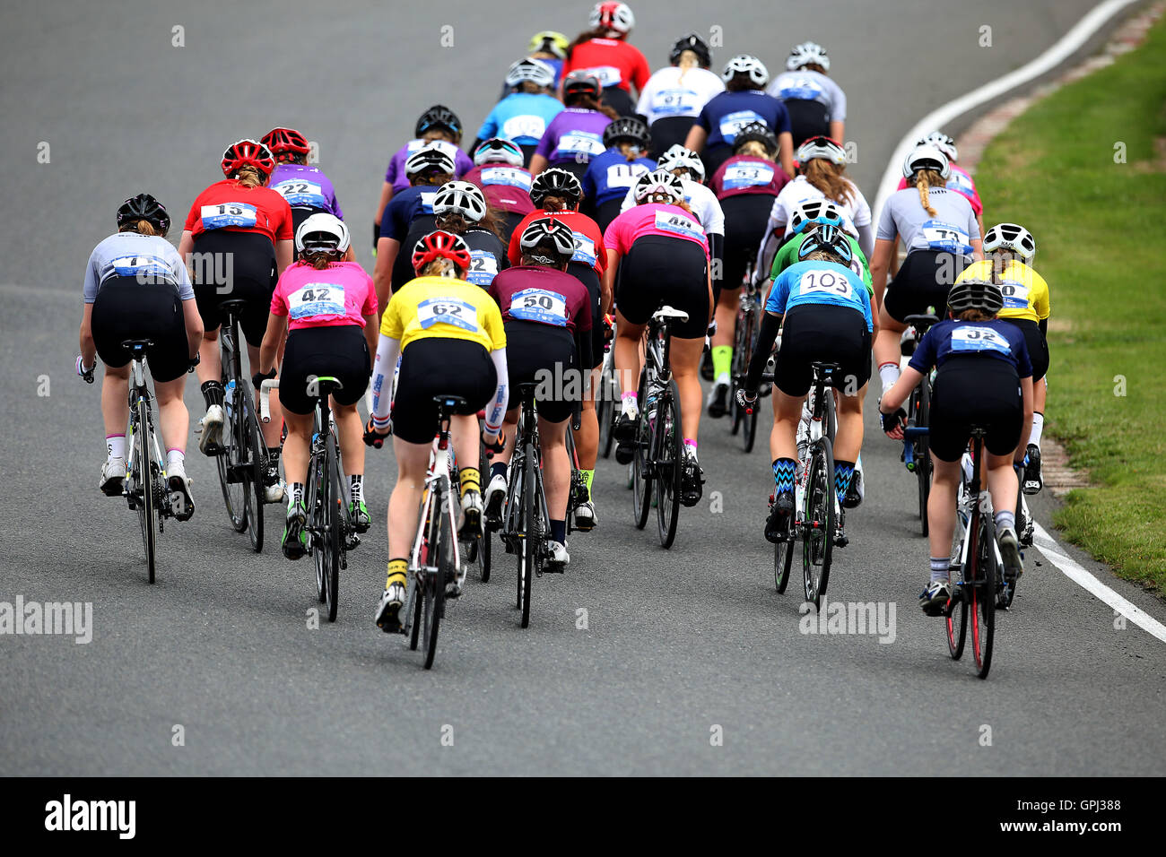 Gesamtansicht der Mädchen Straßenrennen tagsüber vier der Schule Spiele 2016 an der Loughborough University, Loughborough. PRESSEVERBAND Foto. Bild Datum: Sonntag, 4. September 2016. Bildnachweis sollte lauten: Steven Paston/PA Wire Stockfoto